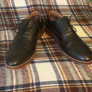Steve Madden Black Leather Derby Shoes with Tan Contrast Sole